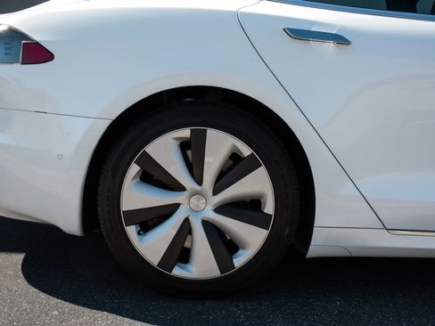 Used 2021 Tesla Model S Long Range Plus image 38