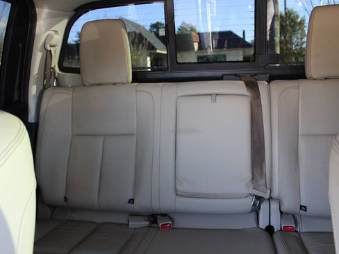 Used 2016 Nissan Titan SL image 14