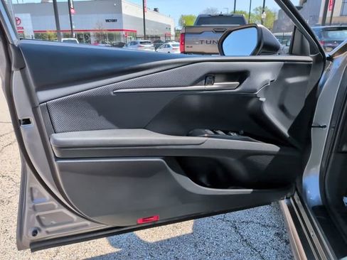 Used 2025 Toyota Camry SE FWD image 12