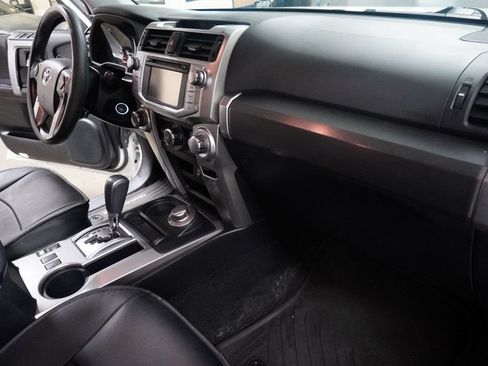 Used 2016 Toyota 4Runner SR5 AWD/4WD image 12
