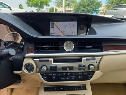 Used 2014 Lexus ES 350 w/ Luxury Package FWD image 28