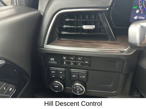 Used 2025 Chevrolet Suburban Z71 AWD/4WD image 43