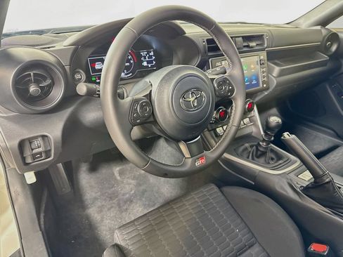 Used 2024 Toyota GR86 RWD image 9