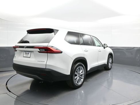 Certified 2024 Toyota Grand Highlander Platinum image 6