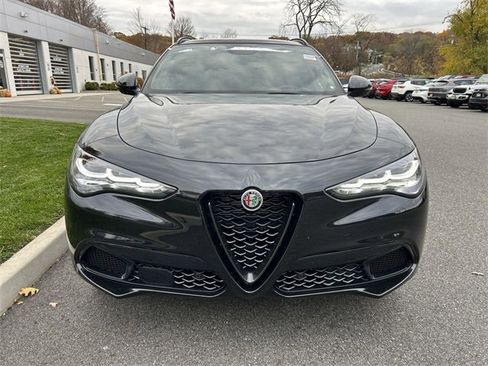 New 2025 Alfa Romeo Stelvio Sprint image 3