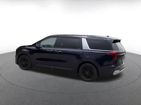 Used 2026 Kia Carnival FWD image 9