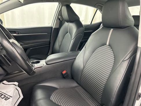 Used 2023 Toyota Camry SE image 10