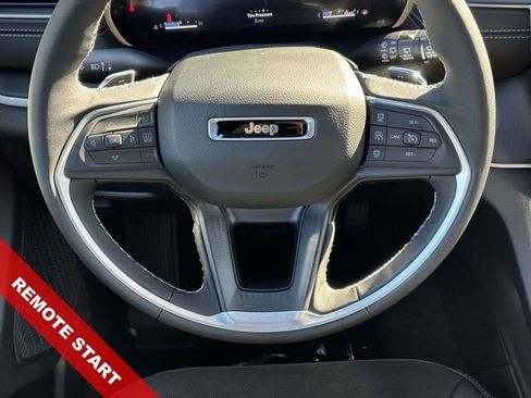 New 2025 Jeep Grand Cherokee Altitude image 9