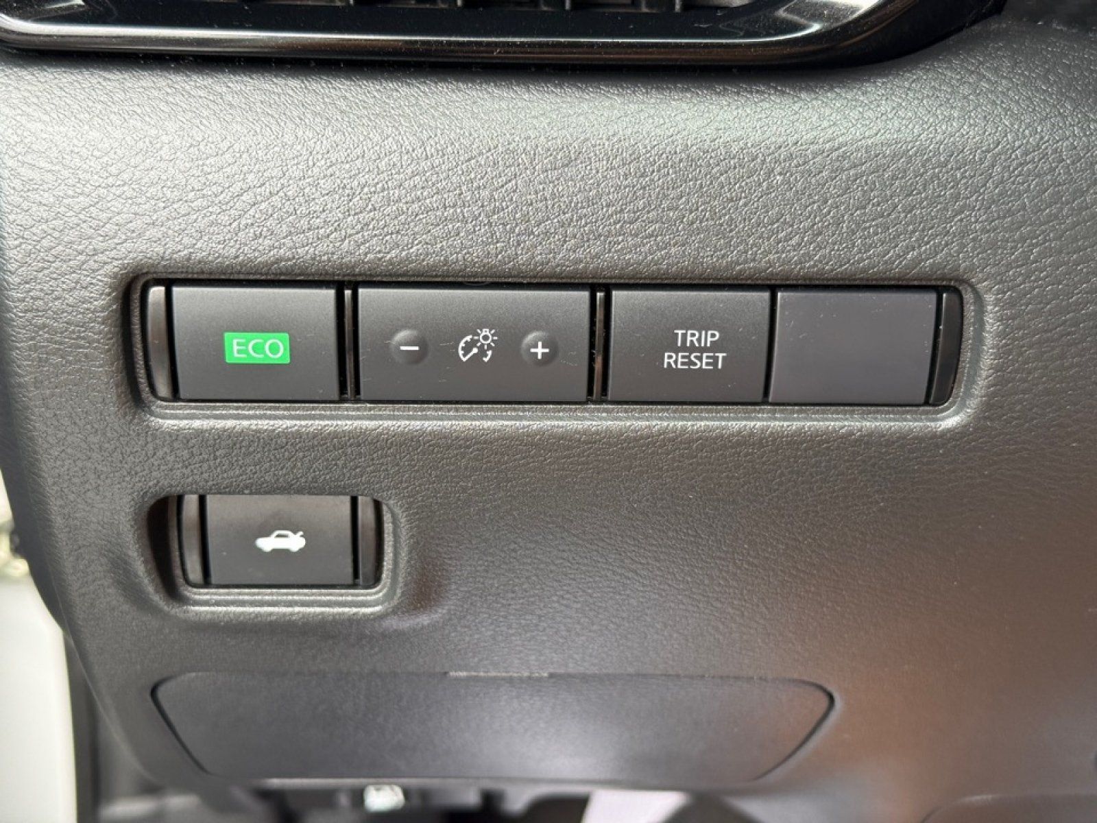 Used 2024 Nissan Sentra SV FWD image 32