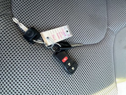 Used 2011 Nissan Frontier SV image 25