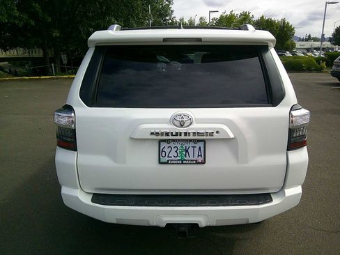 Used 2018 Toyota 4Runner SR5 Premium AWD/4WD image 4