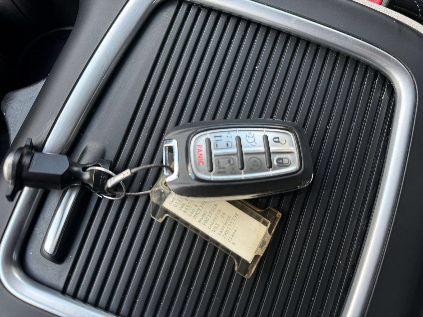 Used 2024 Chrysler Pacifica Touring-L FWD image 26