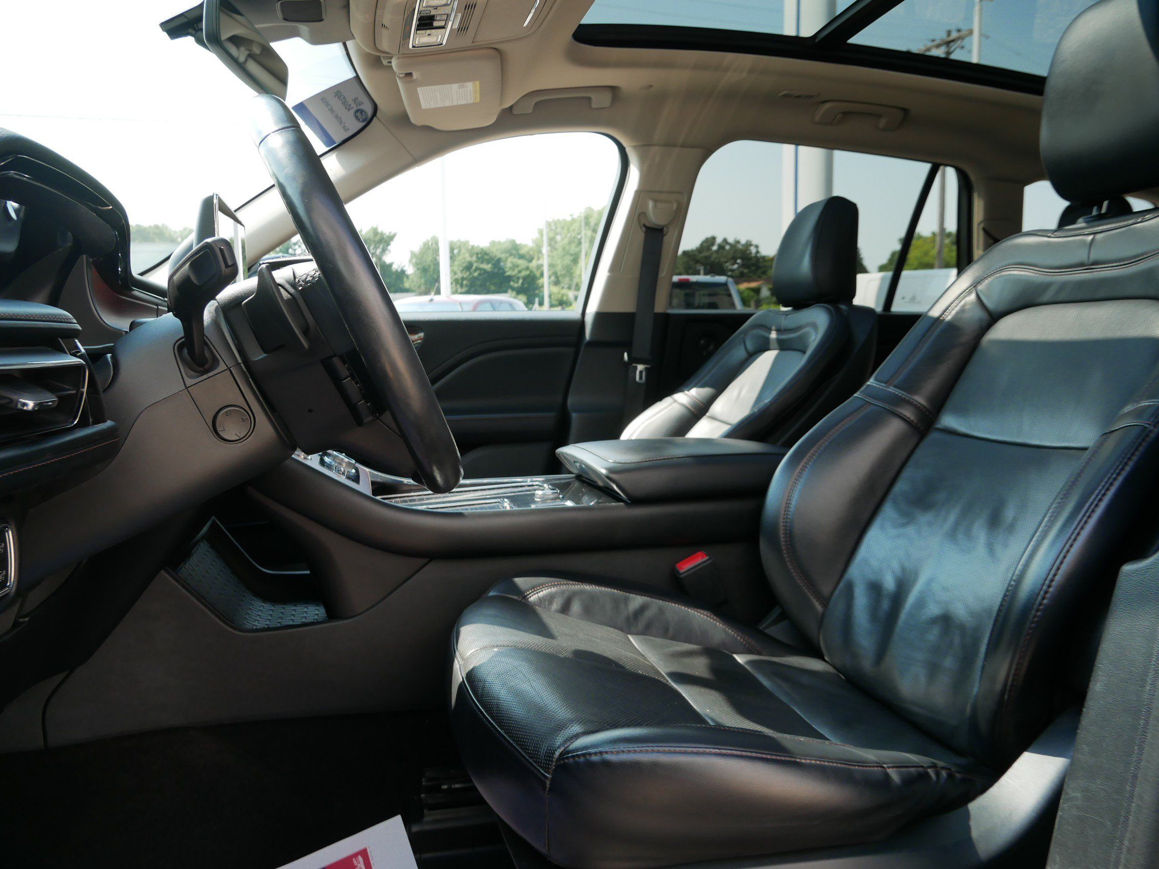Used 2021 Lincoln Aviator Reserve w/ Equipment Group 201A AWD/4WD image 6