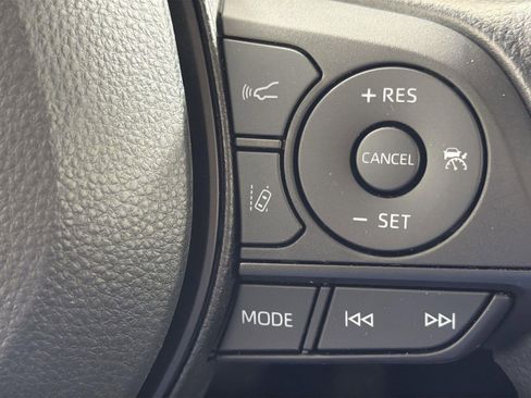 Used 2025 Toyota RAV4 XLE image 20