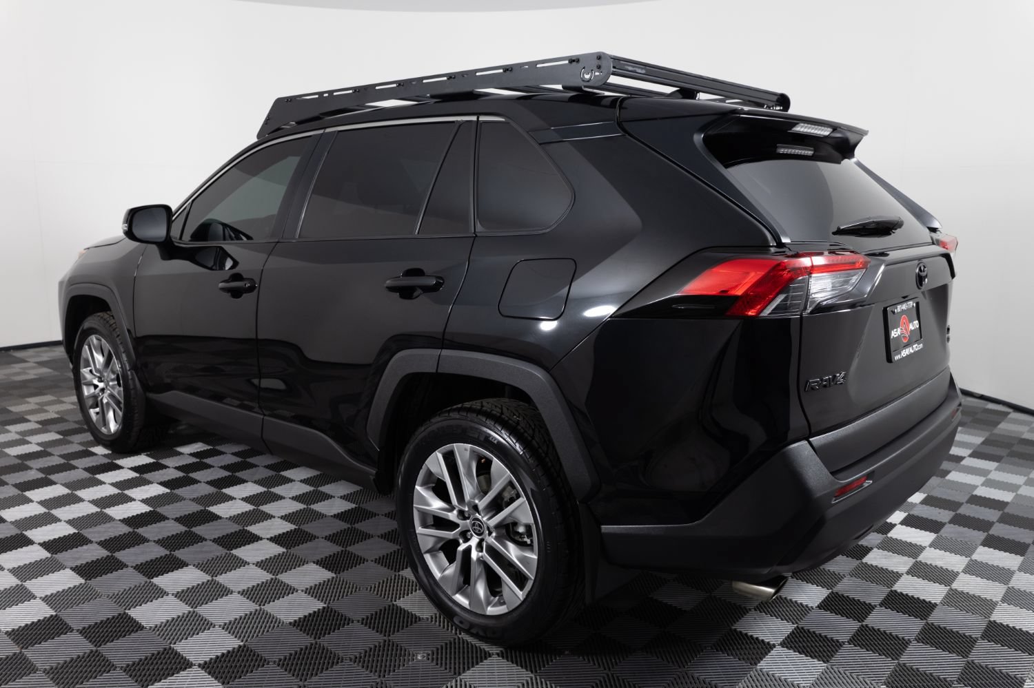 Used 2022 Toyota RAV4 XLE Premium AWD/4WD image 4