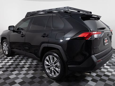 Used 2022 Toyota RAV4 XLE Premium AWD/4WD image 4