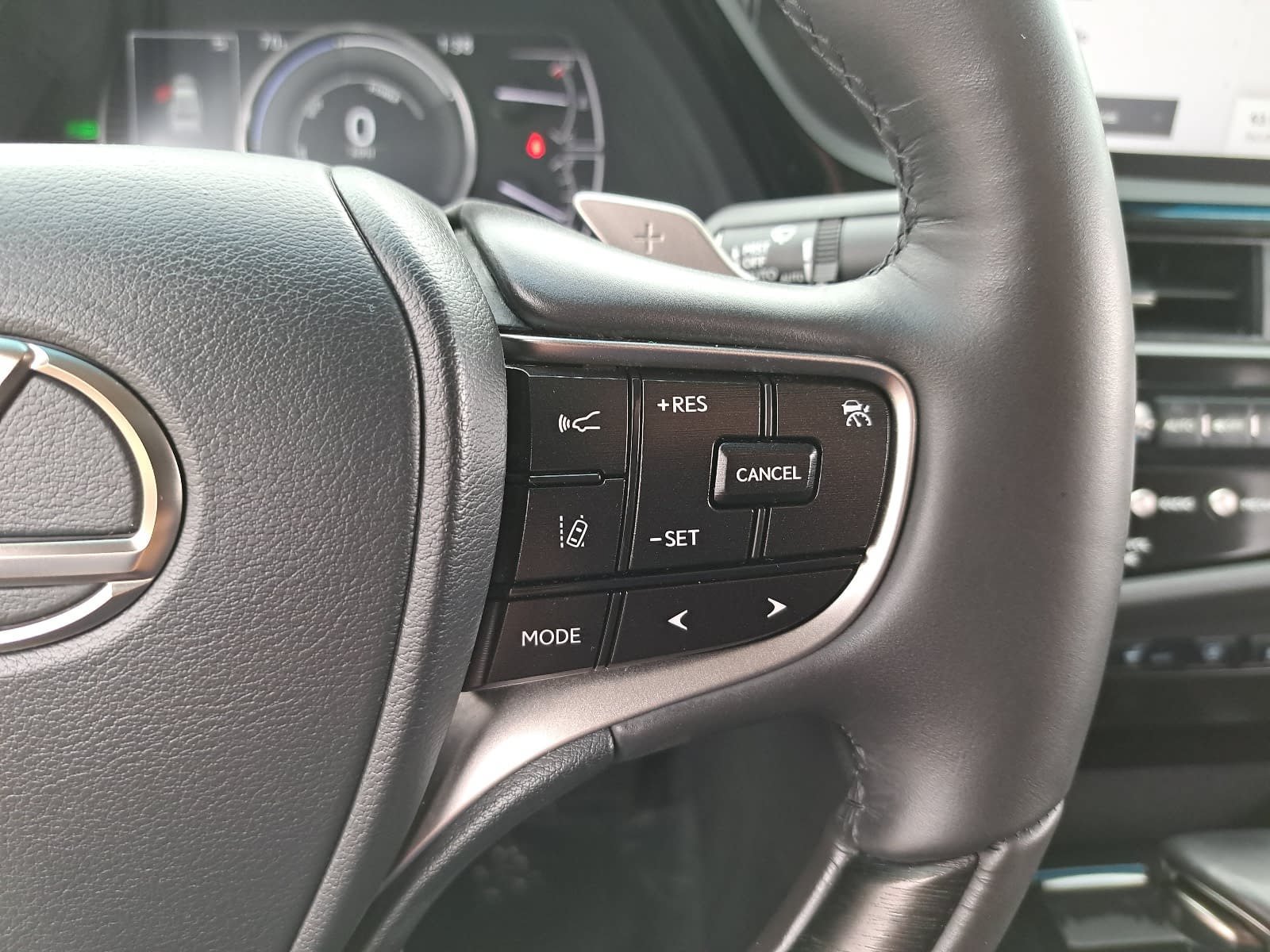 Used 2024 Lexus ES 300h w/ Accessory Package (Z1) FWD image 19