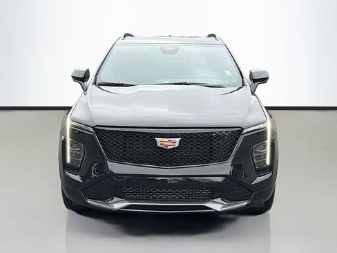 Used 2025 Cadillac XT4 Sport w/ Technology Package FWD image 2