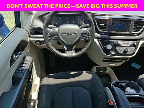 Used 2019 Chrysler Pacifica Touring Plus w/ Tire & Wheel Group FWD image 12