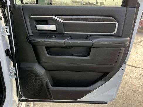 Used 2024 RAM 3500 Big Horn image 24