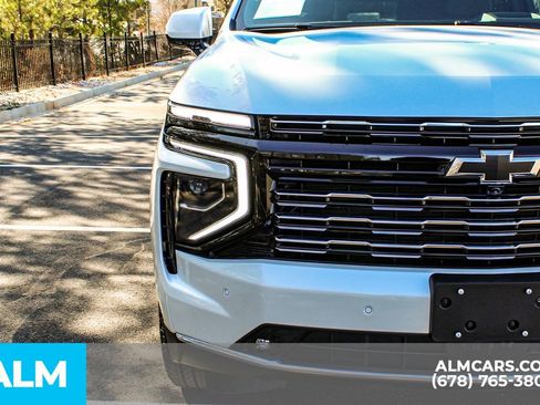 Used 2025 Chevrolet Suburban High Country image 12