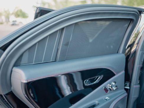 Used 2025 Bentley Flying Spur Plug-In Hybrid AWD/4WD image 28