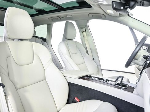 Certified 2022 Volvo XC60 B5 Momentum w/ Protection Package AWD/4WD image 20