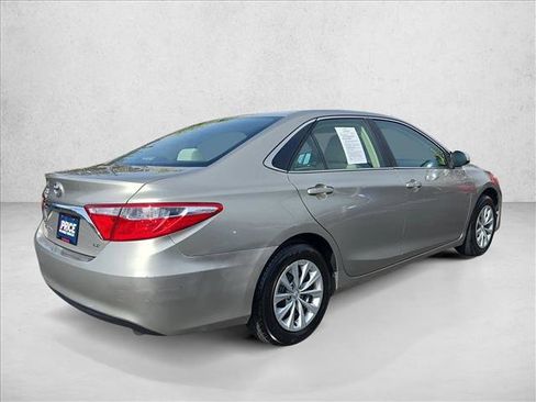 Used 2015 Toyota Camry LE image 5