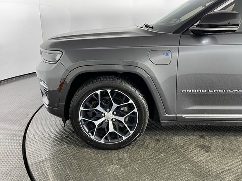 Used 2023 Jeep Grand Cherokee Summit image 4