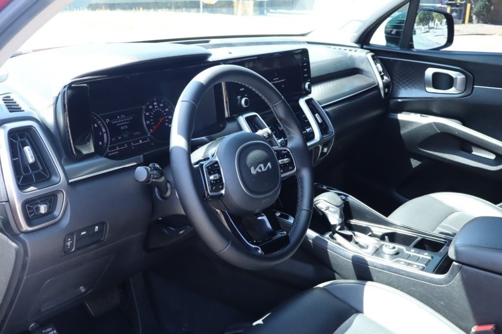 Used 2022 Kia Sorento S FWD image 17