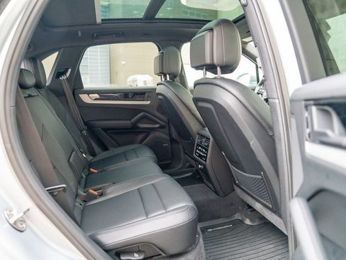 Used 2024 Porsche Cayenne image 25