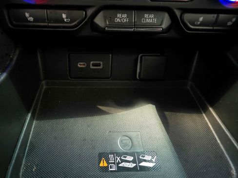 Used 2022 Chevrolet Suburban LT AWD/4WD image 41