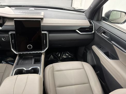 Used 2024 GMC Acadia Elevation w/ Luxury Package FWD image 28