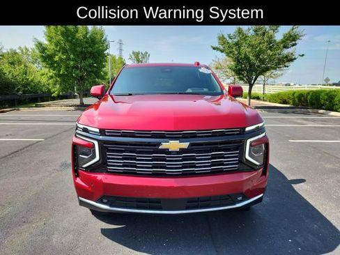 Used 2025 Chevrolet Suburban High Country AWD/4WD image 2
