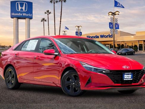 Used 2021 Hyundai Elantra SEL FWD image 2