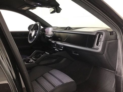 Certified 2025 Porsche Cayenne GTS image 20