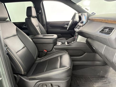Used 2023 Chevrolet Suburban Premier image 32