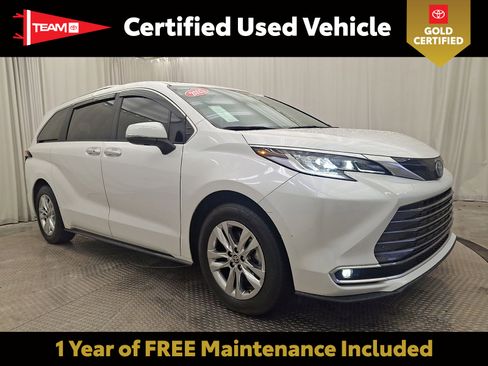 Certified 2025 Toyota Sienna Limited image 1