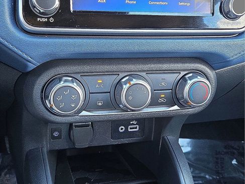 Used 2025 Nissan Versa SV image 27