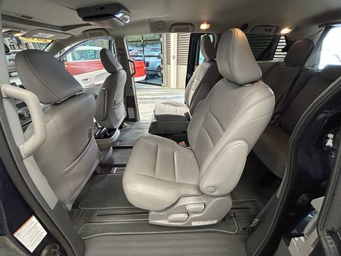 Used 2019 Toyota Sienna XLE w/ XLE Navigation Package FWD image 54