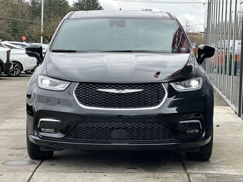 Used 2026 Chrysler Pacifica Limited AWD/4WD image 8