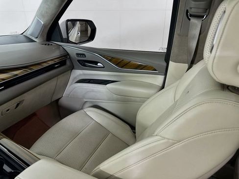 Used 2022 Cadillac Escalade Premium Luxury Platinum AWD/4WD image 30