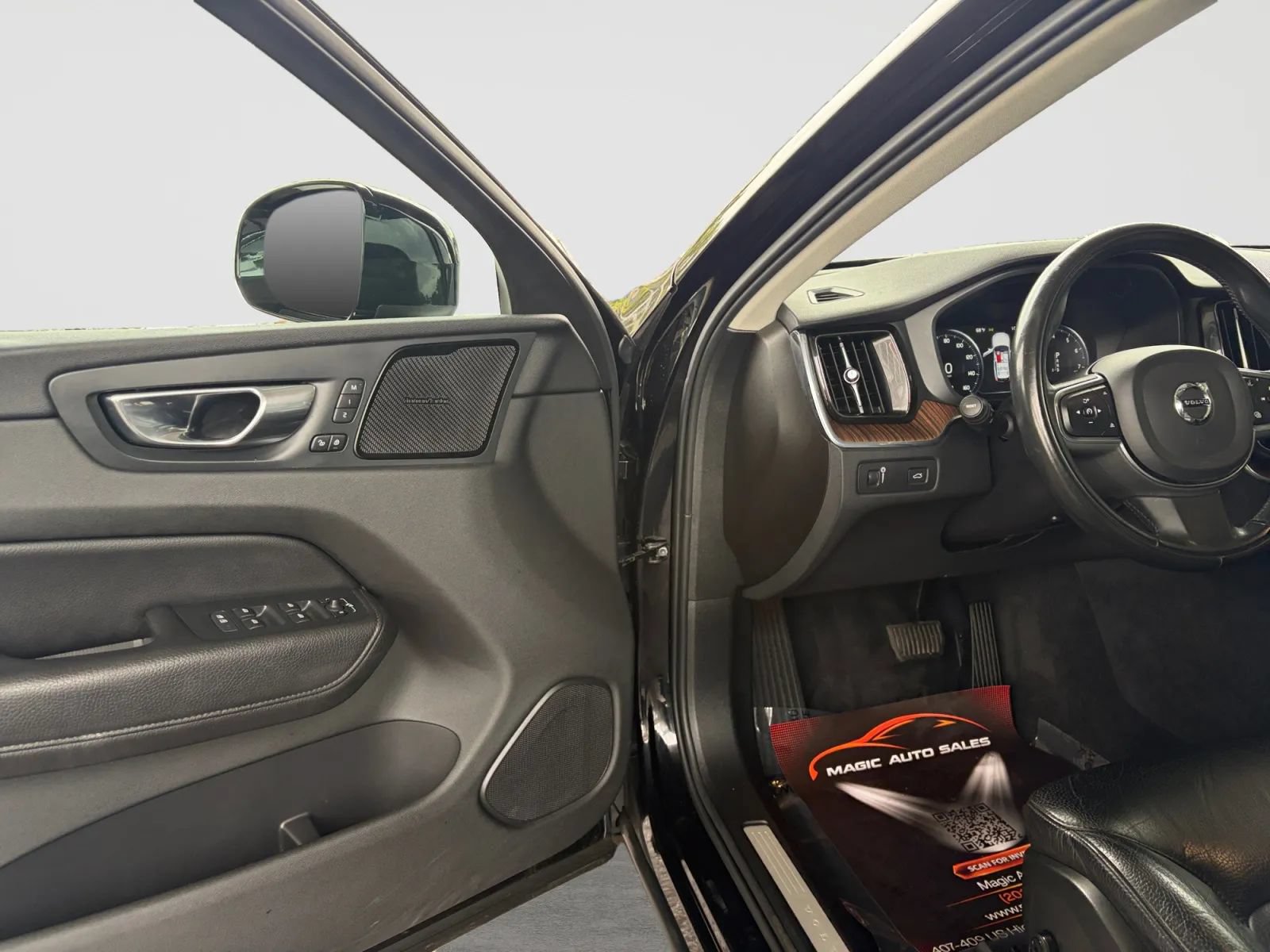 Used 2021 Volvo XC60 T5 Momentum w/ Protection Package Premier AWD/4WD image 11