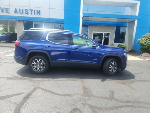 Used 2023 GMC Acadia SLE w/ Driver Convenience Package image 4