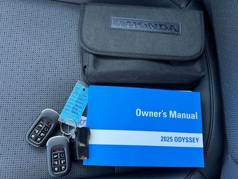 Used 2025 Honda Odyssey Elite image 35