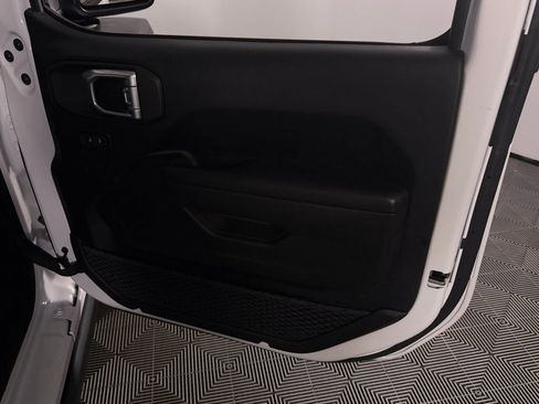 Used 2023 Jeep Wrangler Unlimited Rubicon 4xe image 32