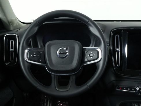 Certified 2025 Volvo XC40 B5 Plus AWD/4WD image 8