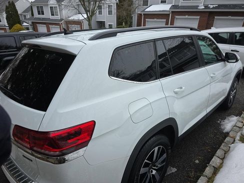 Used 2023 Volkswagen Atlas SE image 2