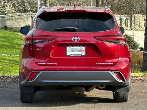 Used 2021 Toyota Highlander Limited image 7