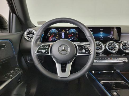 Certified 2022 Mercedes-Benz GLB 250 4MATIC image 24